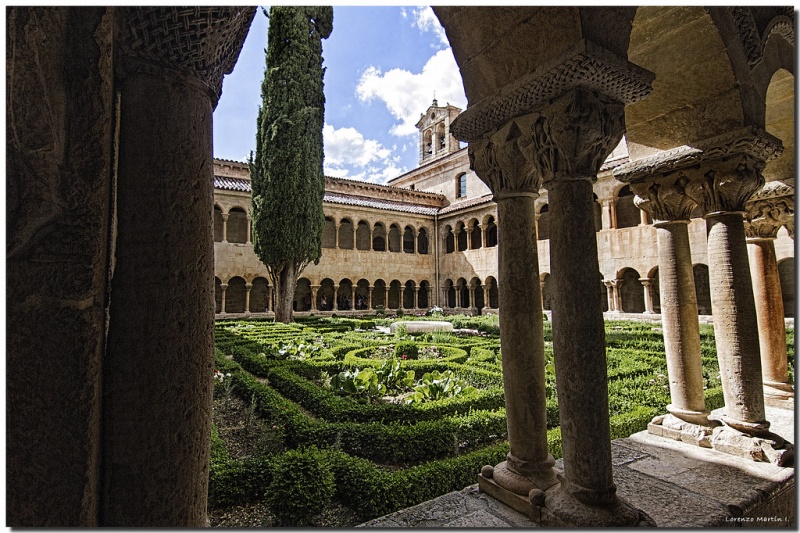 Archivo:Monasteriosantodomingodesilos-burgos.jpg